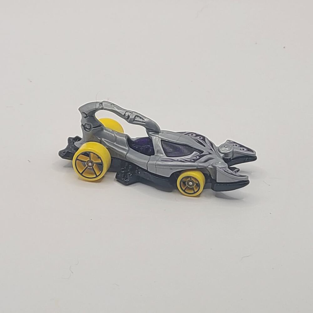 Hot Wheels Scorpedo Scorpion Gray Yellow 2014 Mattel Cars Kids Toys Collectors P
